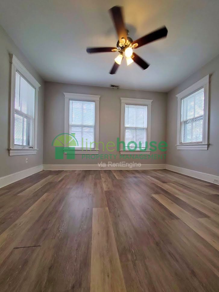 Gallery Image 0