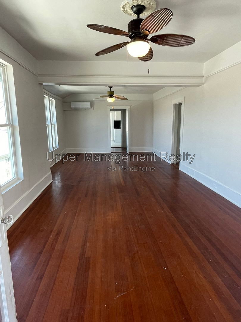 Gallery Image 0