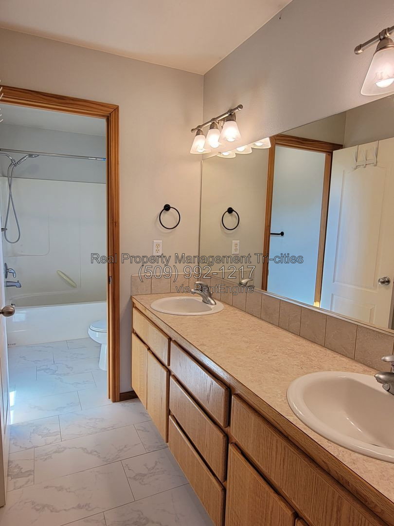 Gallery Image 16