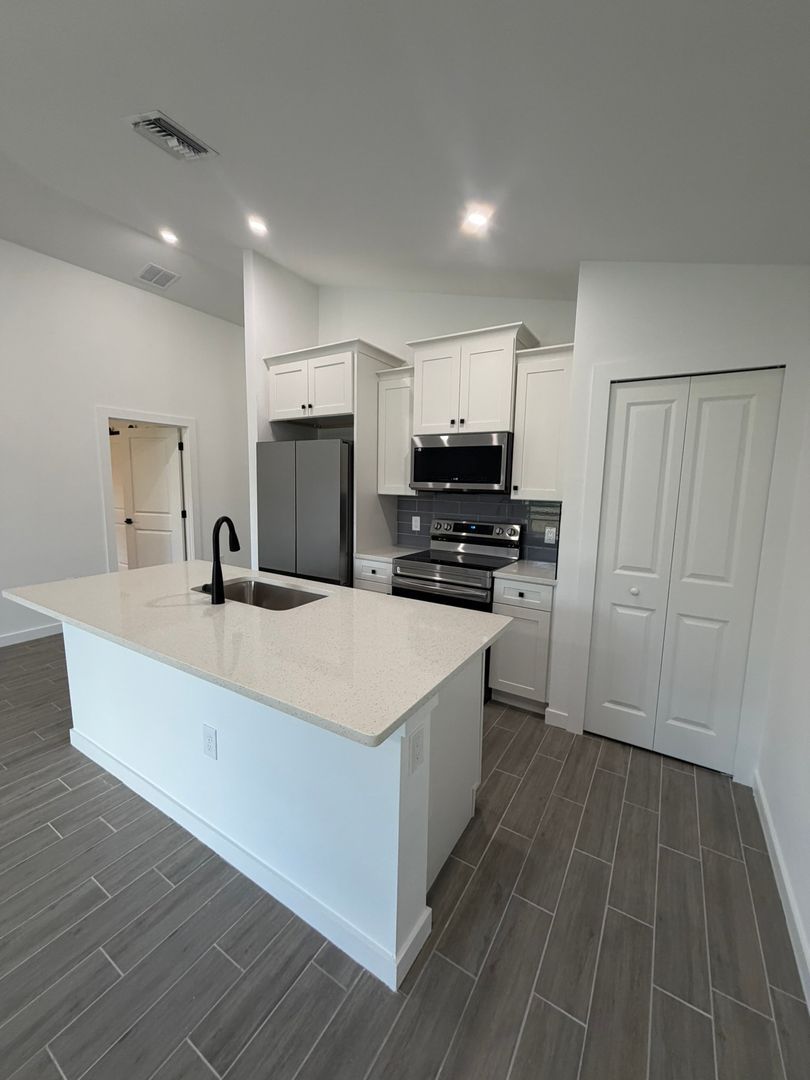 Gallery Image 13