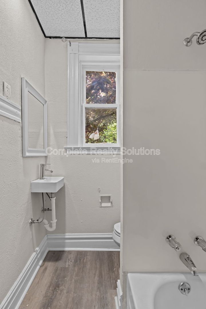 Gallery Image 16
