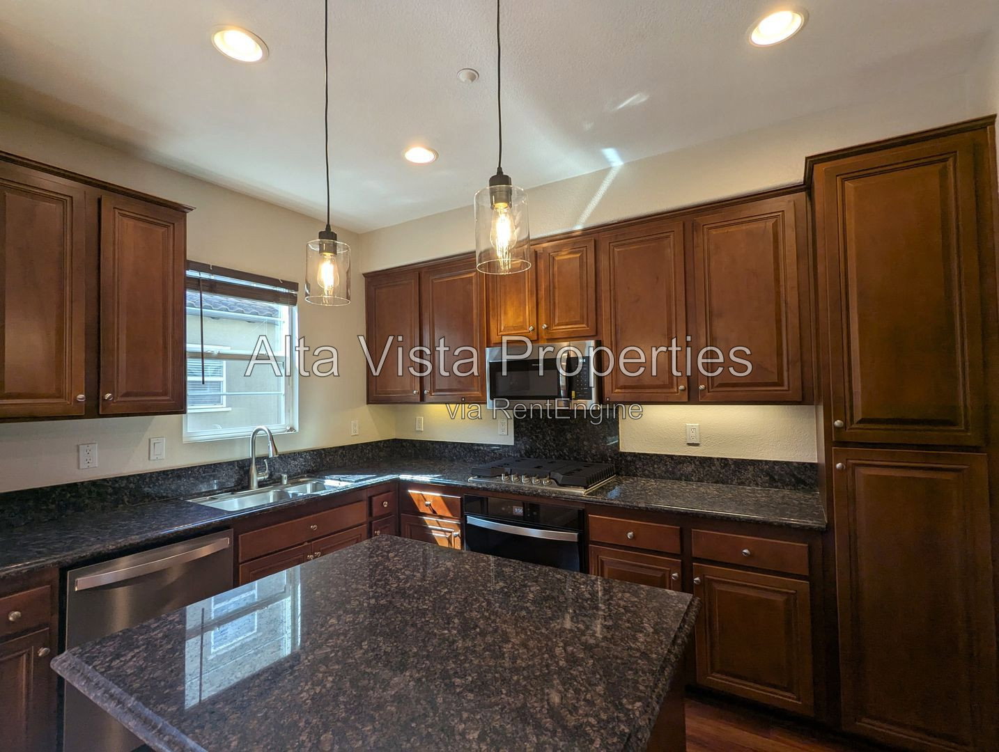 Gallery Image 0