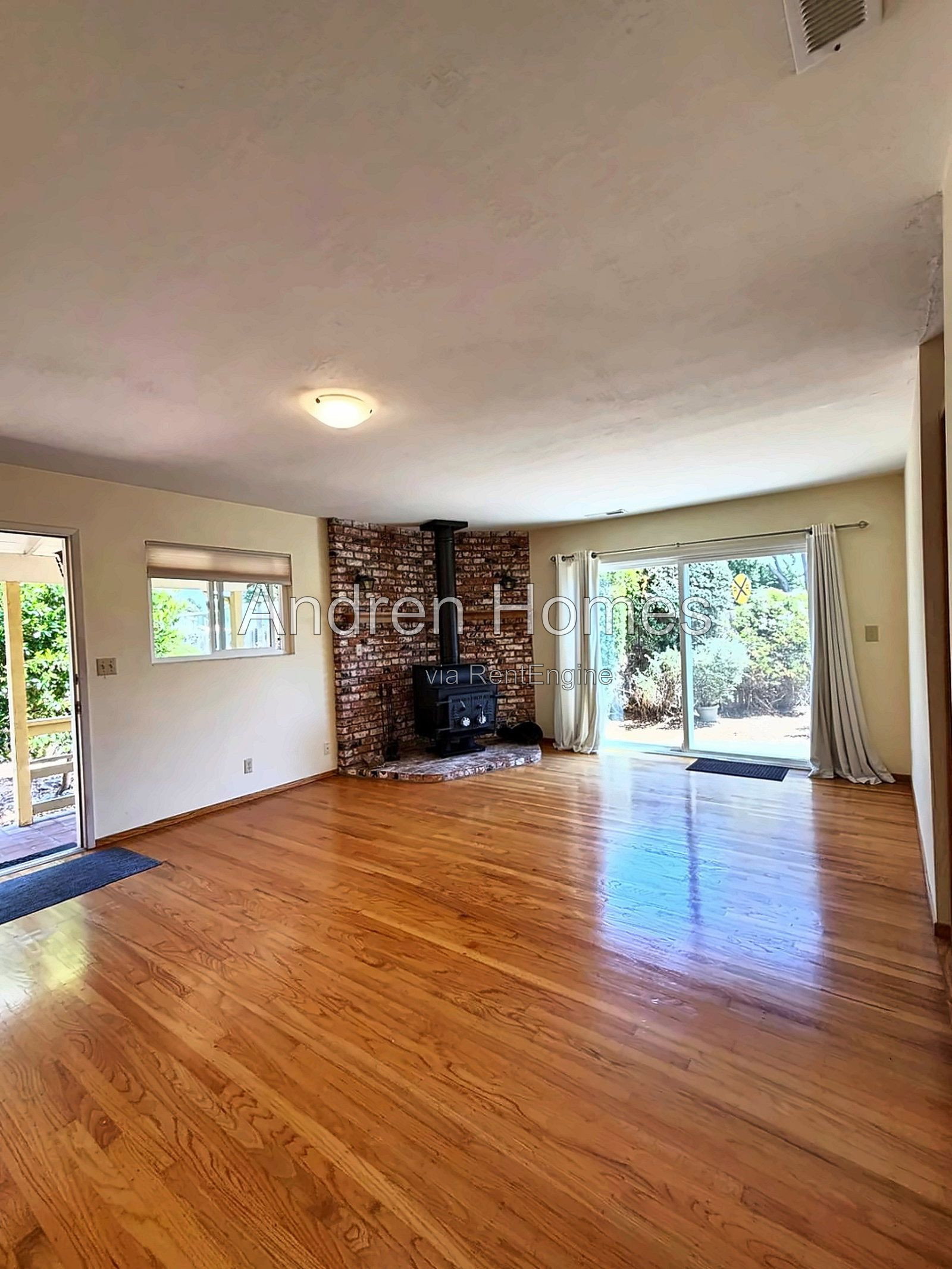 Gallery Image 0