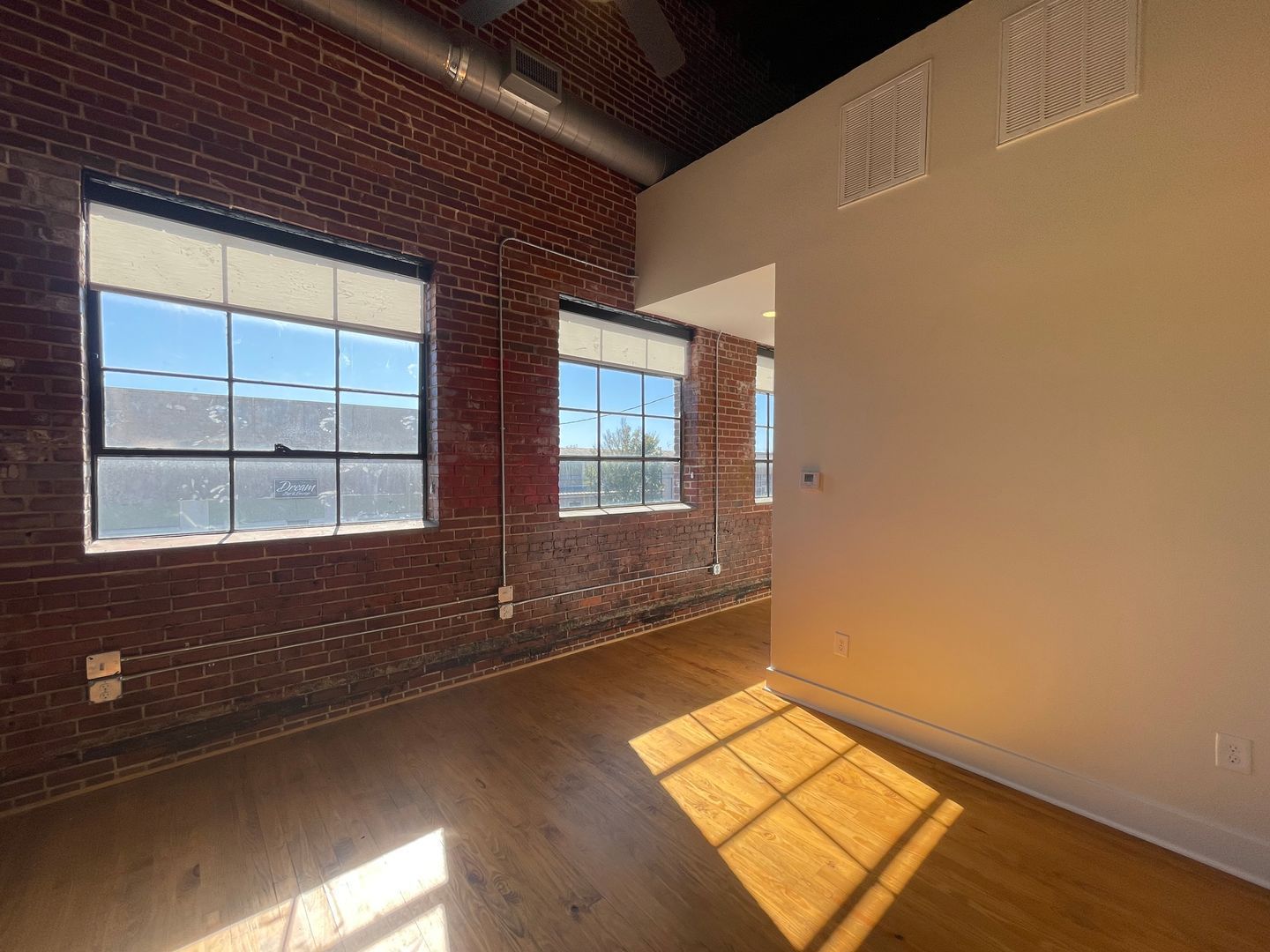 Gallery Image 0