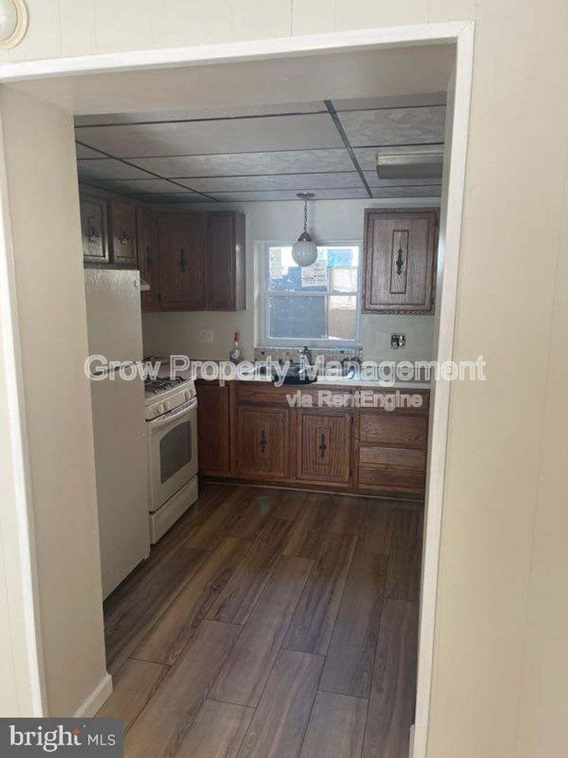 Gallery Image 13