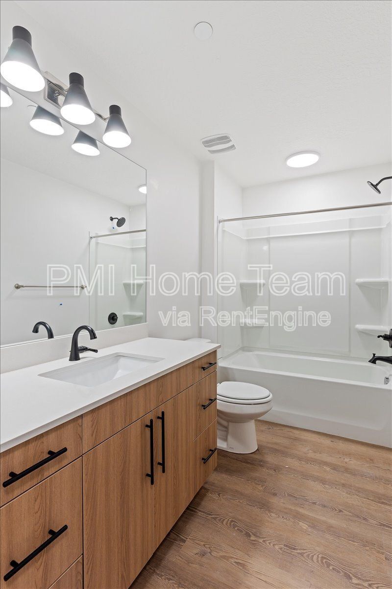 Gallery Image 0