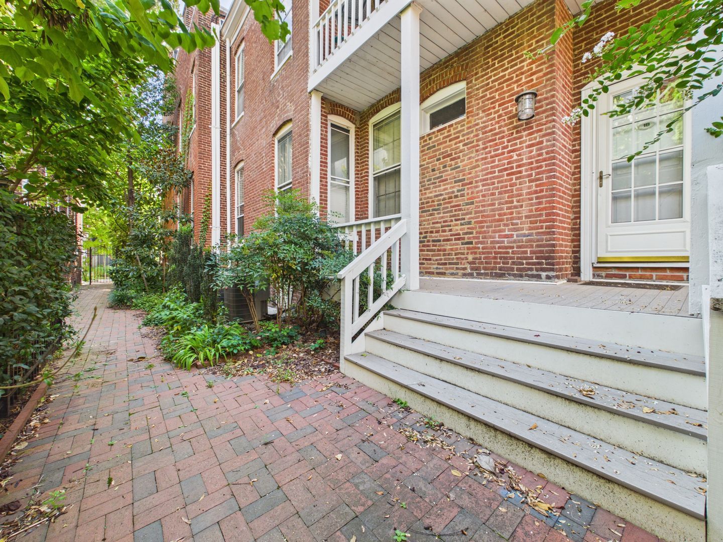Gallery Image 0