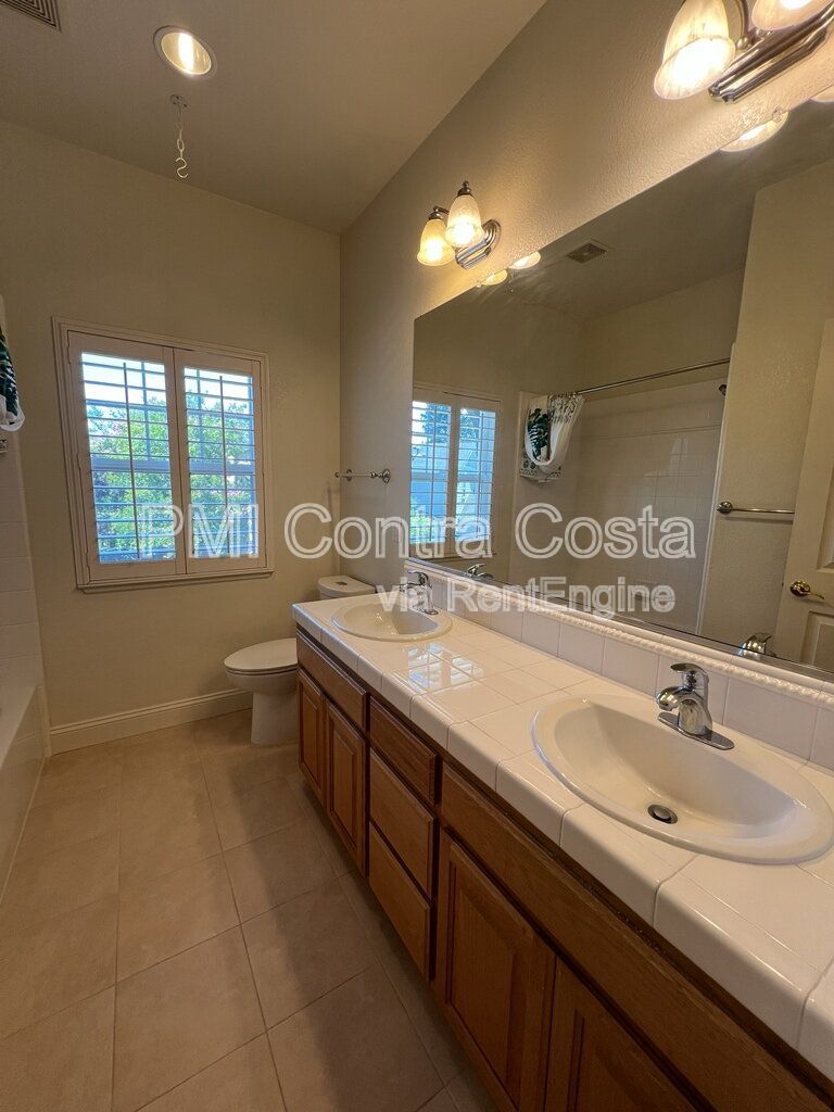 Gallery Image 43