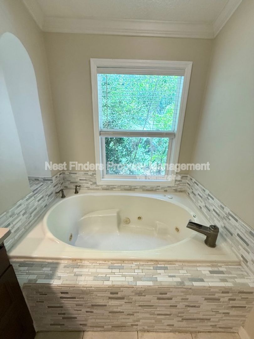 Gallery Image 17