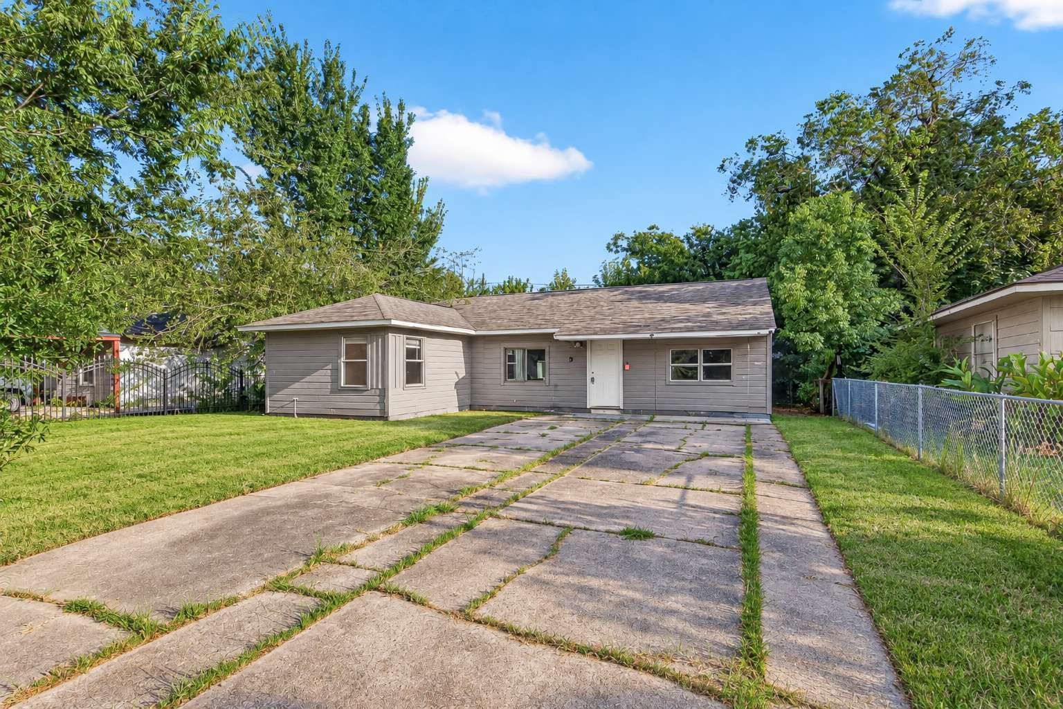 3 Bedroom Rental – 5910 Southtown Street, Houston, TX 77033
