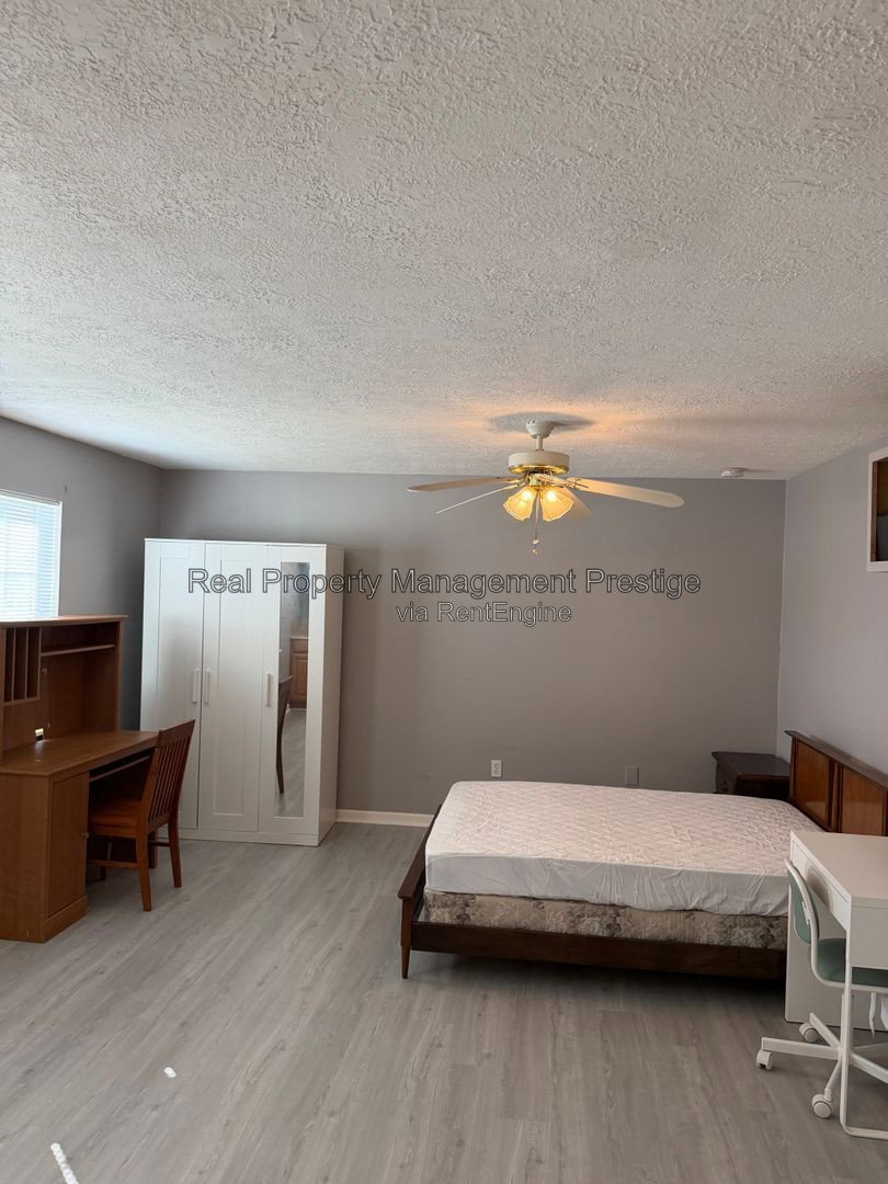 Studio Multi-Family Home – 610 Avenue H #7, Galveston, TX 77550