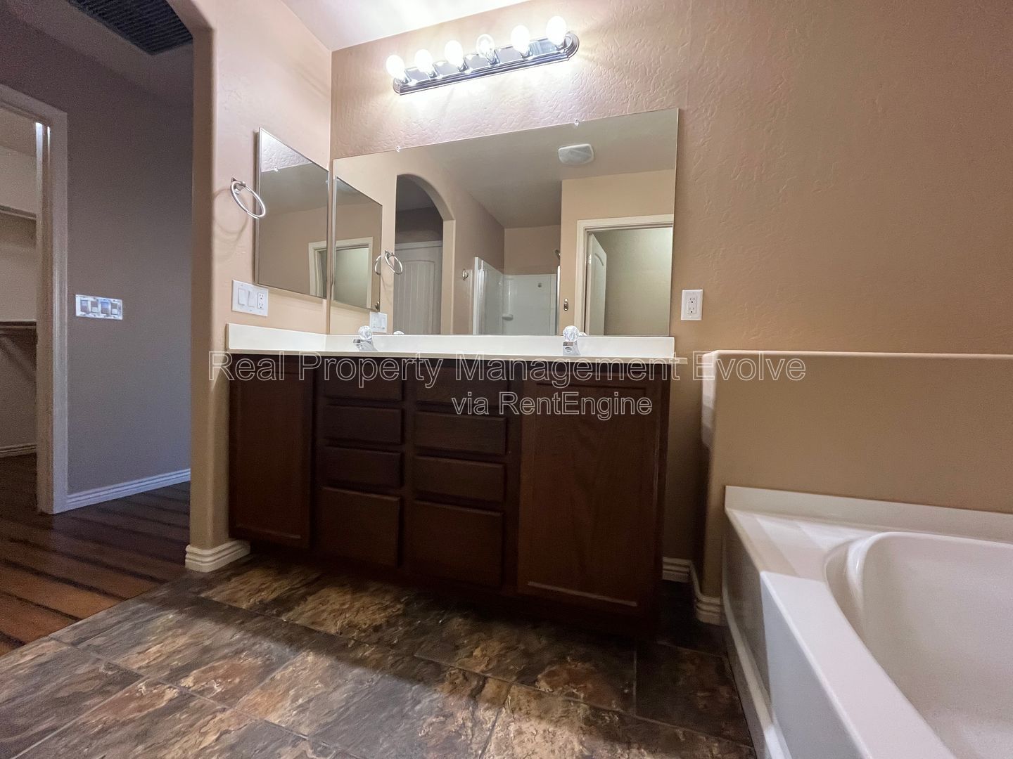 Gallery Image 18