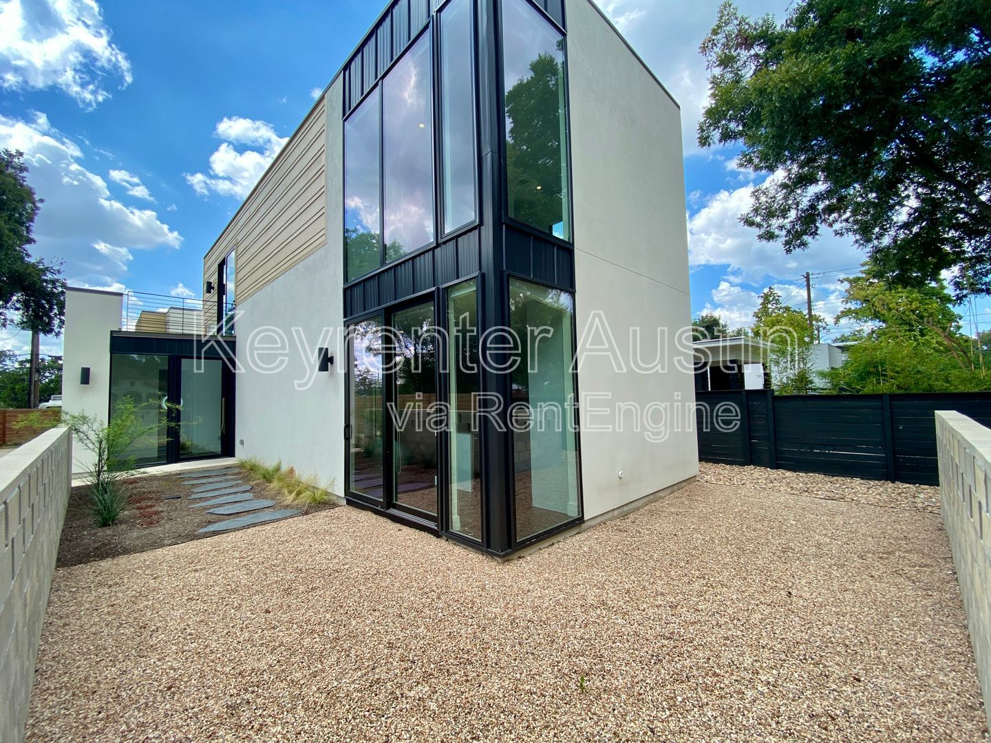 Gallery Image 0