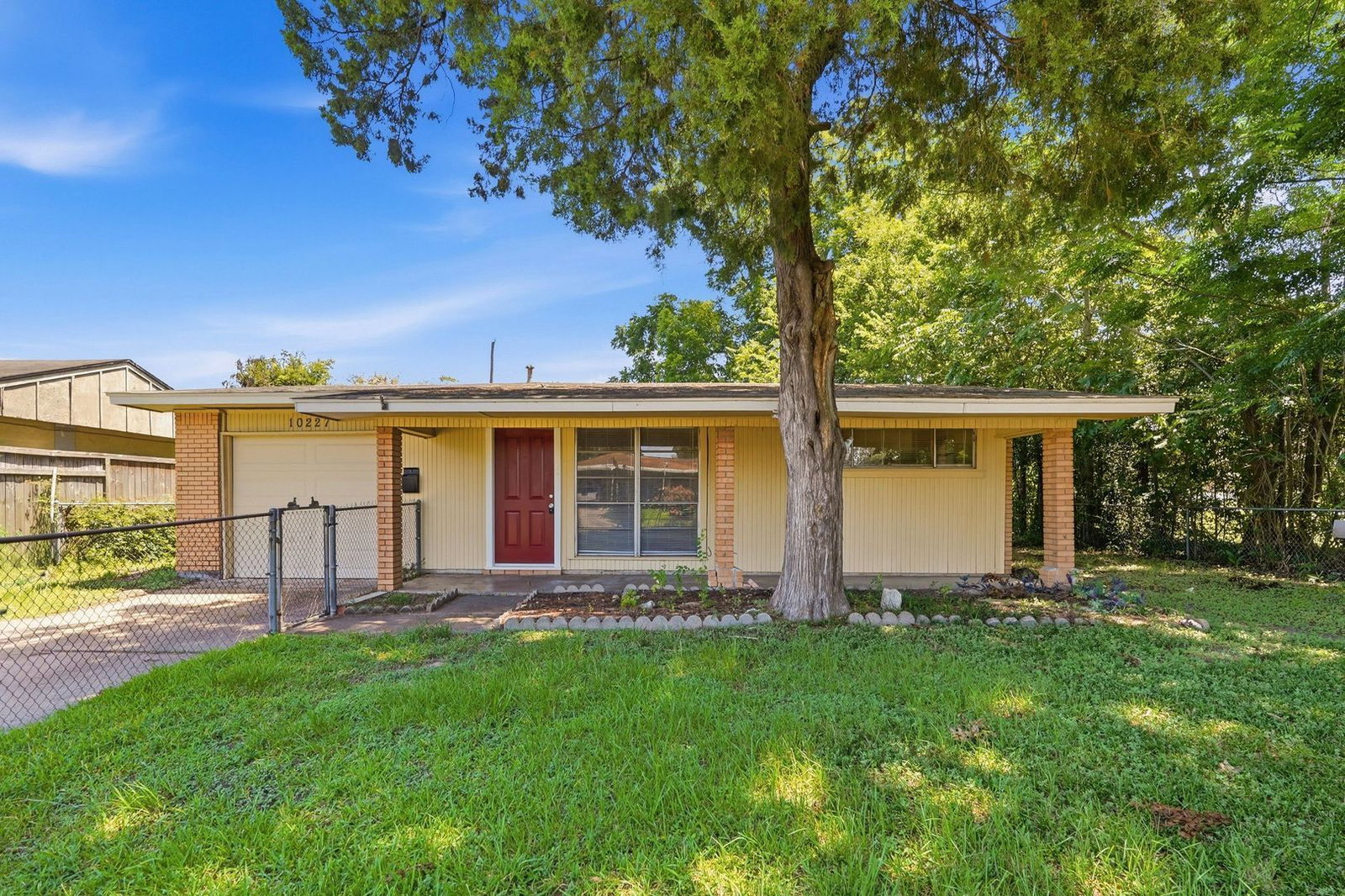 3 Bedroom Rental – 10227 Glenmawr Drive, Houston, TX 77075