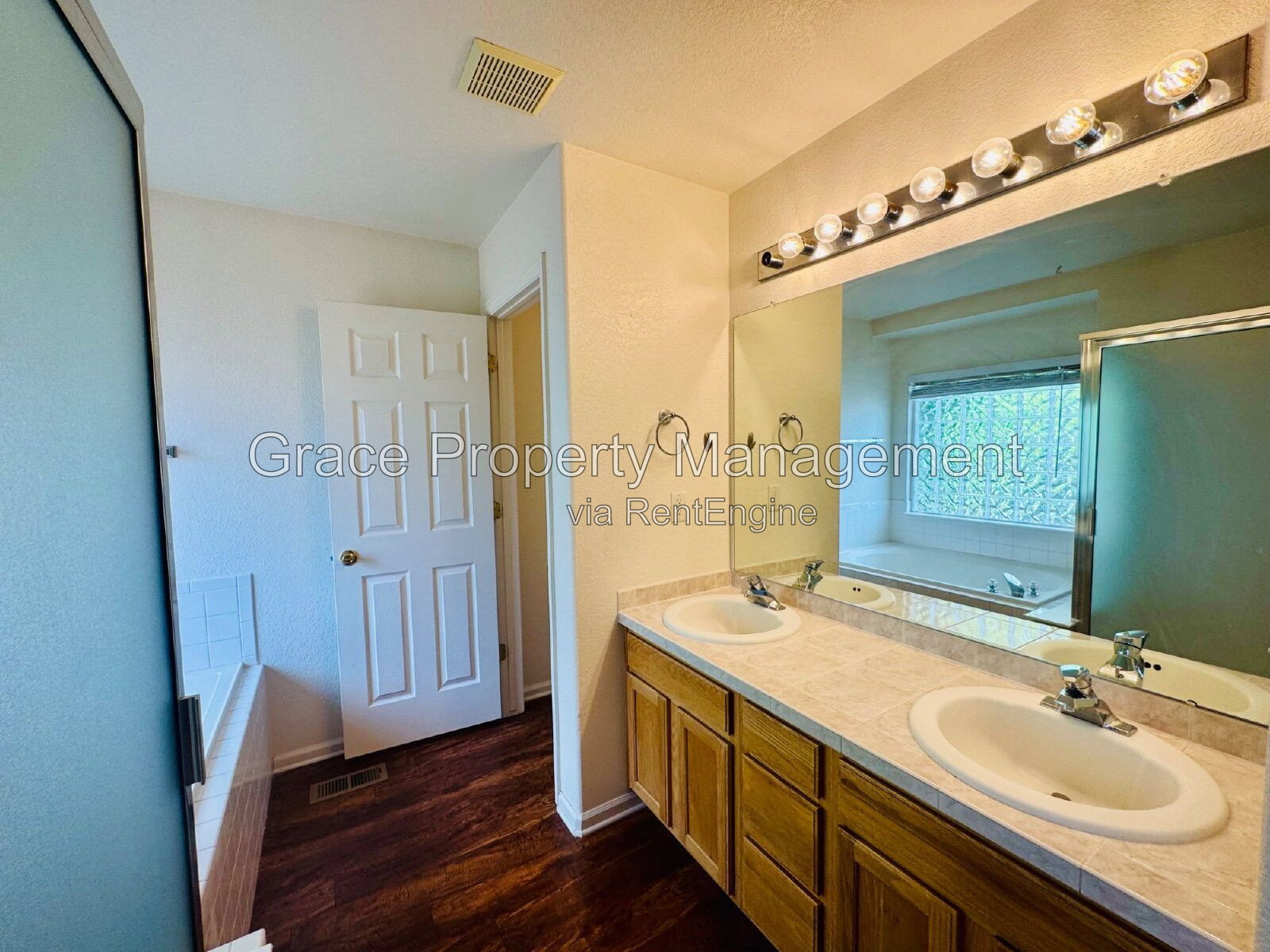 Gallery Image 17