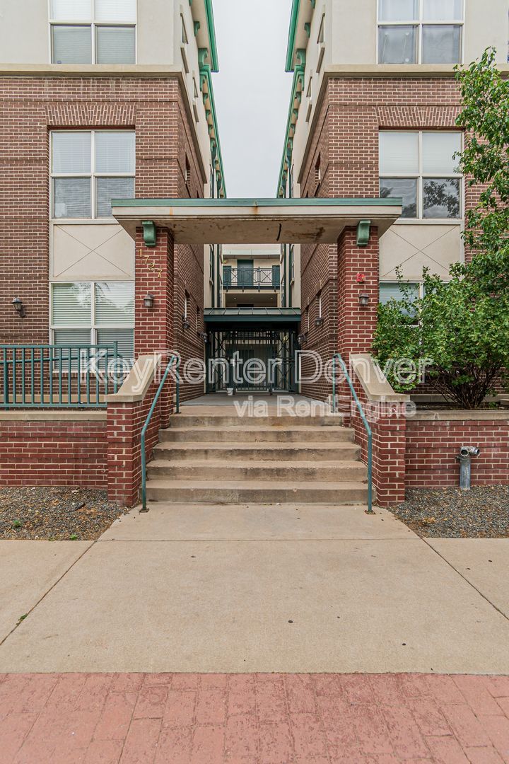 Gallery Image 0
