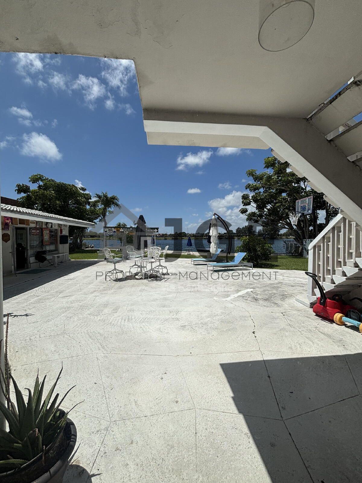 Gallery Image 14