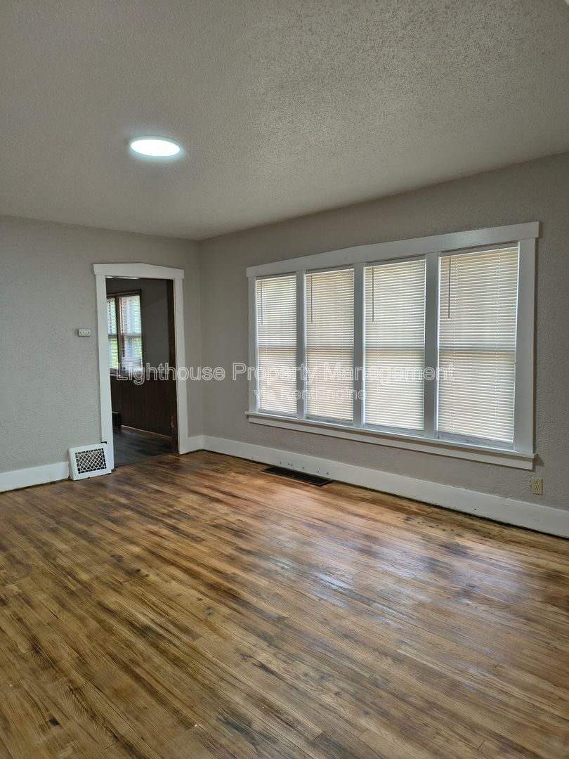 Gallery Image 16