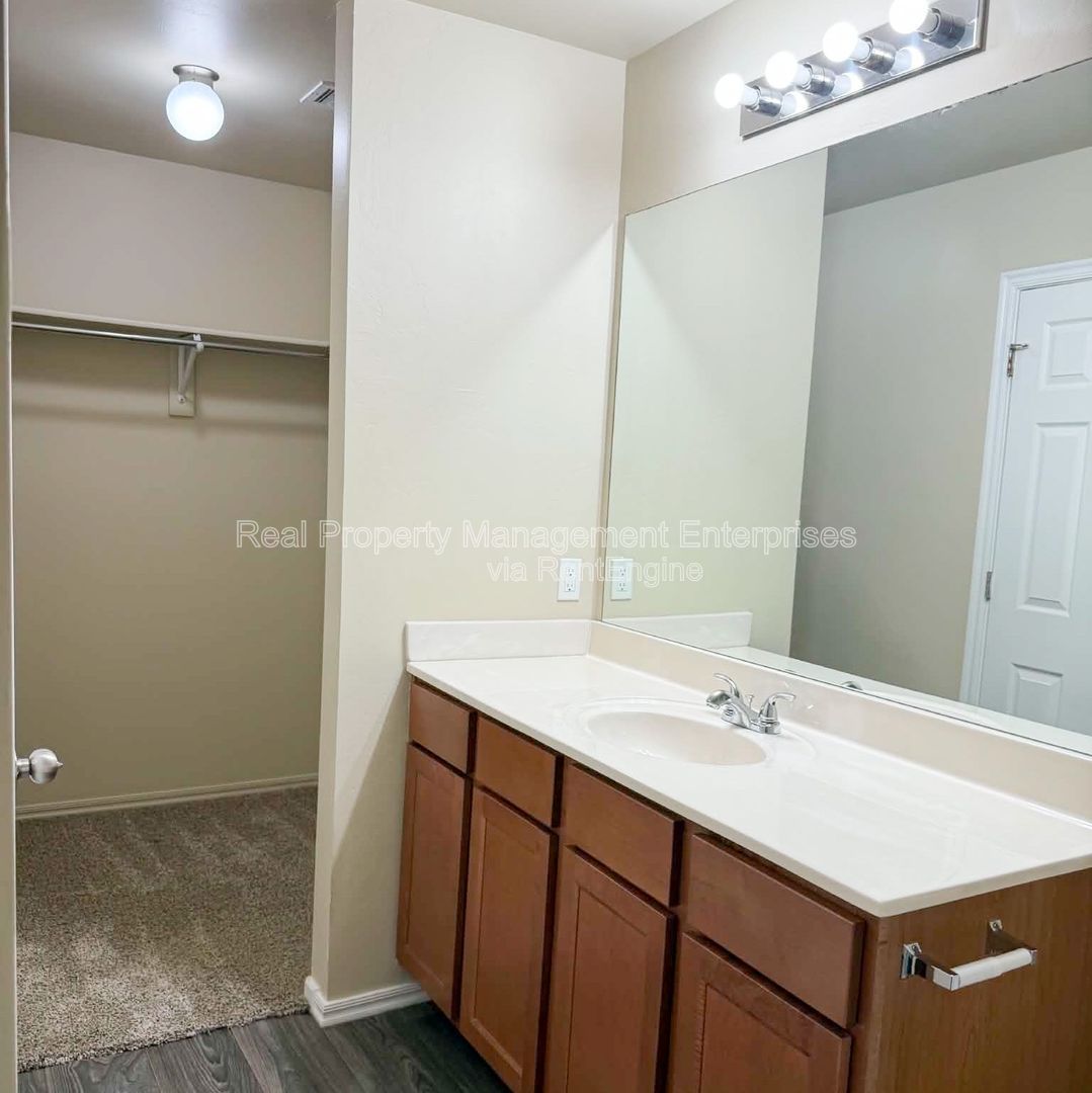 Gallery Image 16