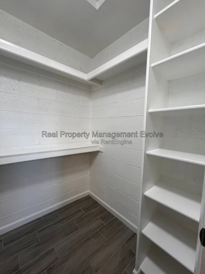 Gallery Image 18