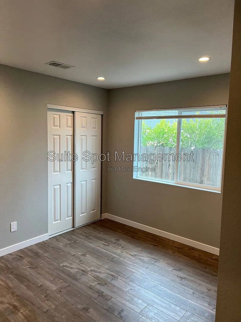 Gallery Image 19