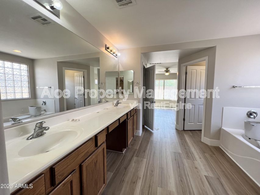 Gallery Image 16