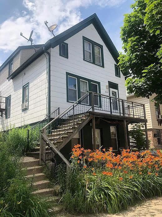 Spacious Middle Unit | Private Entrance + Fenced Yard + Laundry