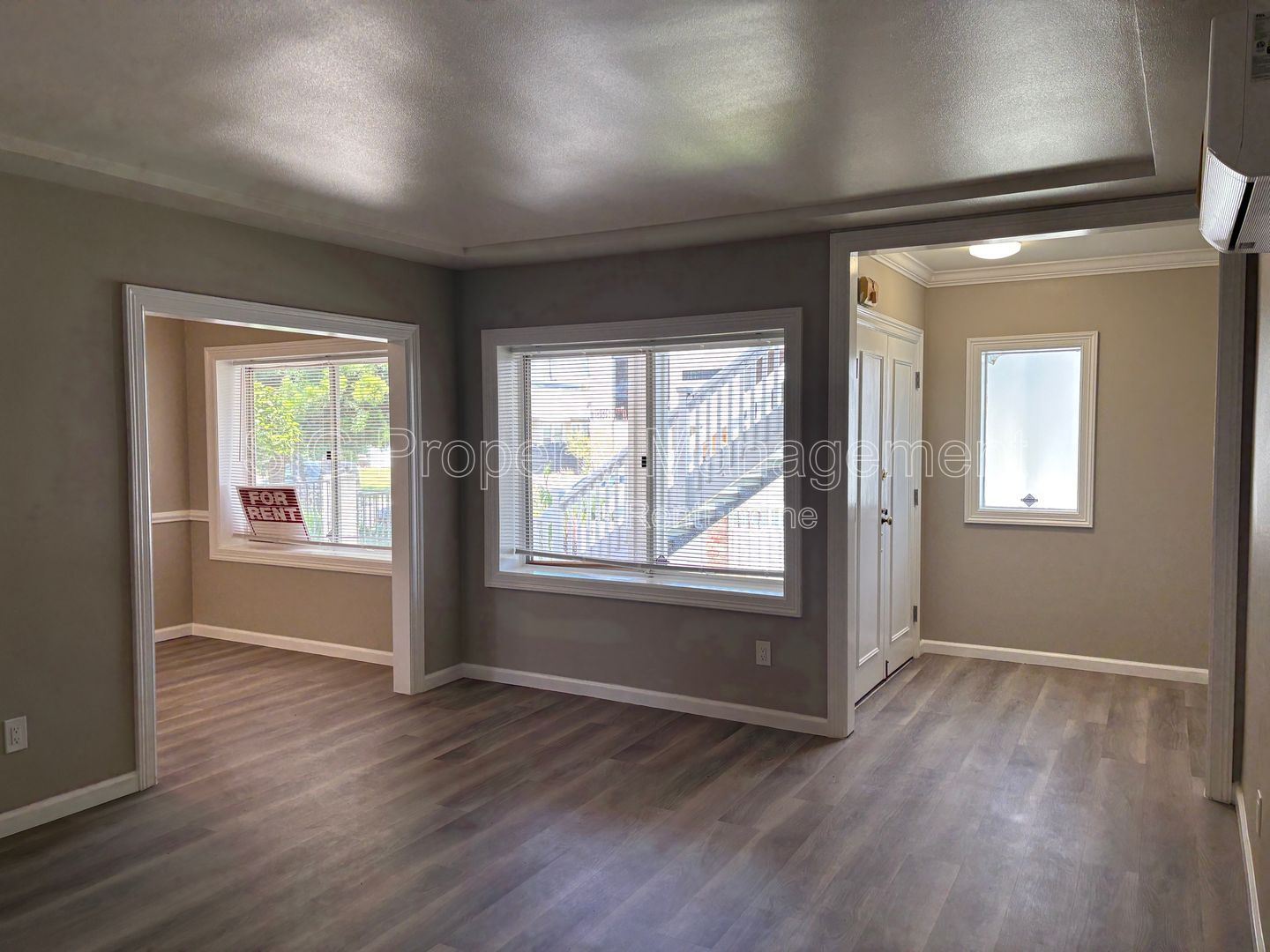 Gallery Image 0