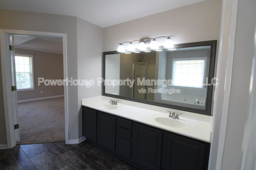 Gallery Image 17