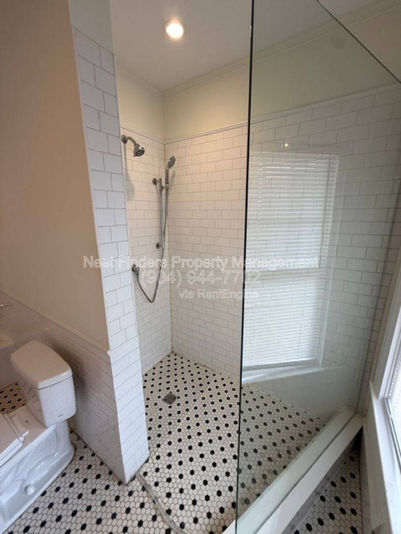 Gallery Image 16