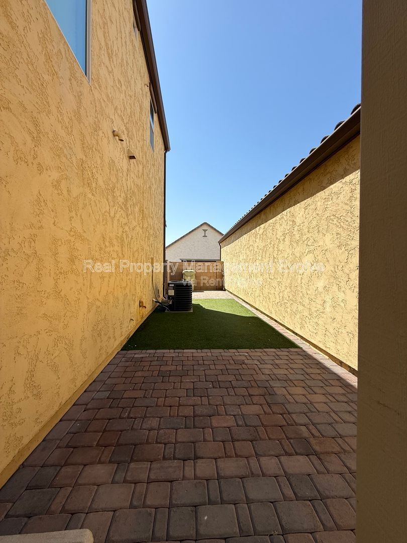 Gallery Image 32