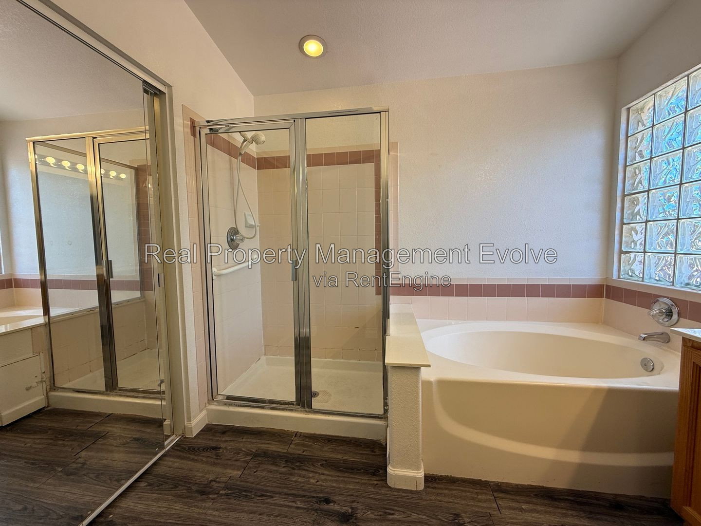 Gallery Image 16