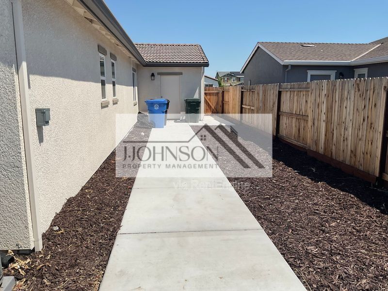 Gallery Image 16