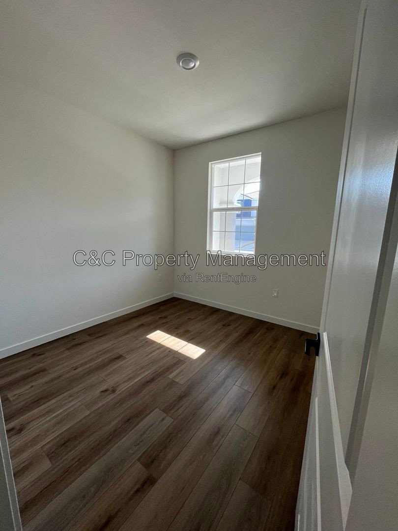 Gallery Image 16