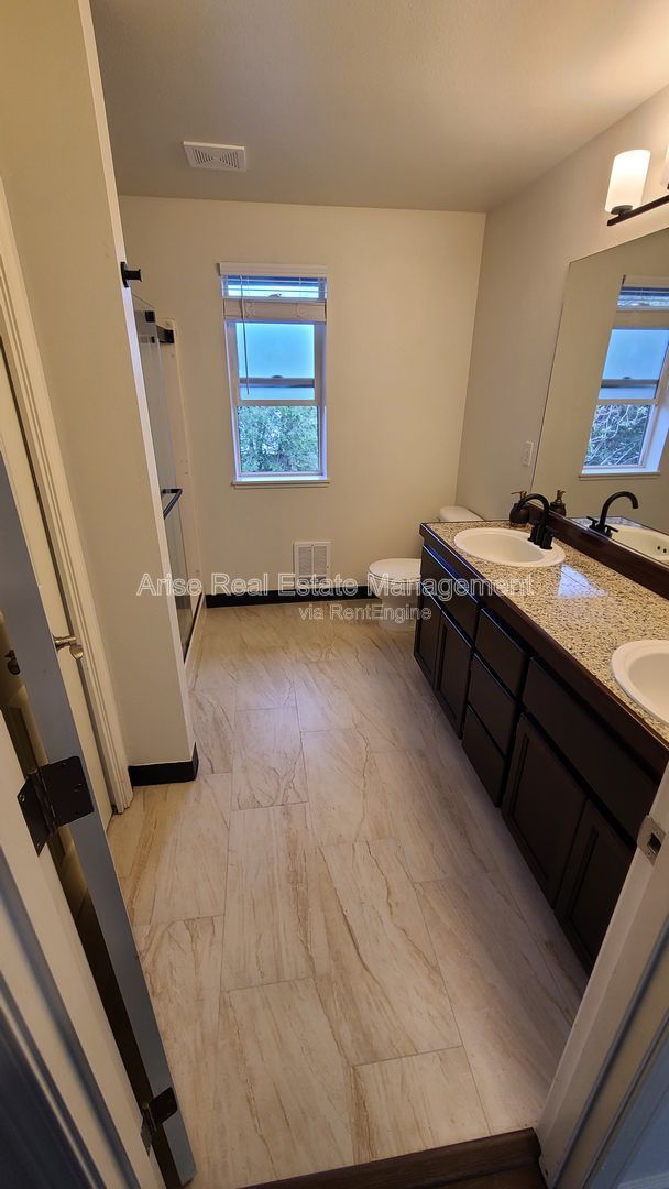 Gallery Image 17