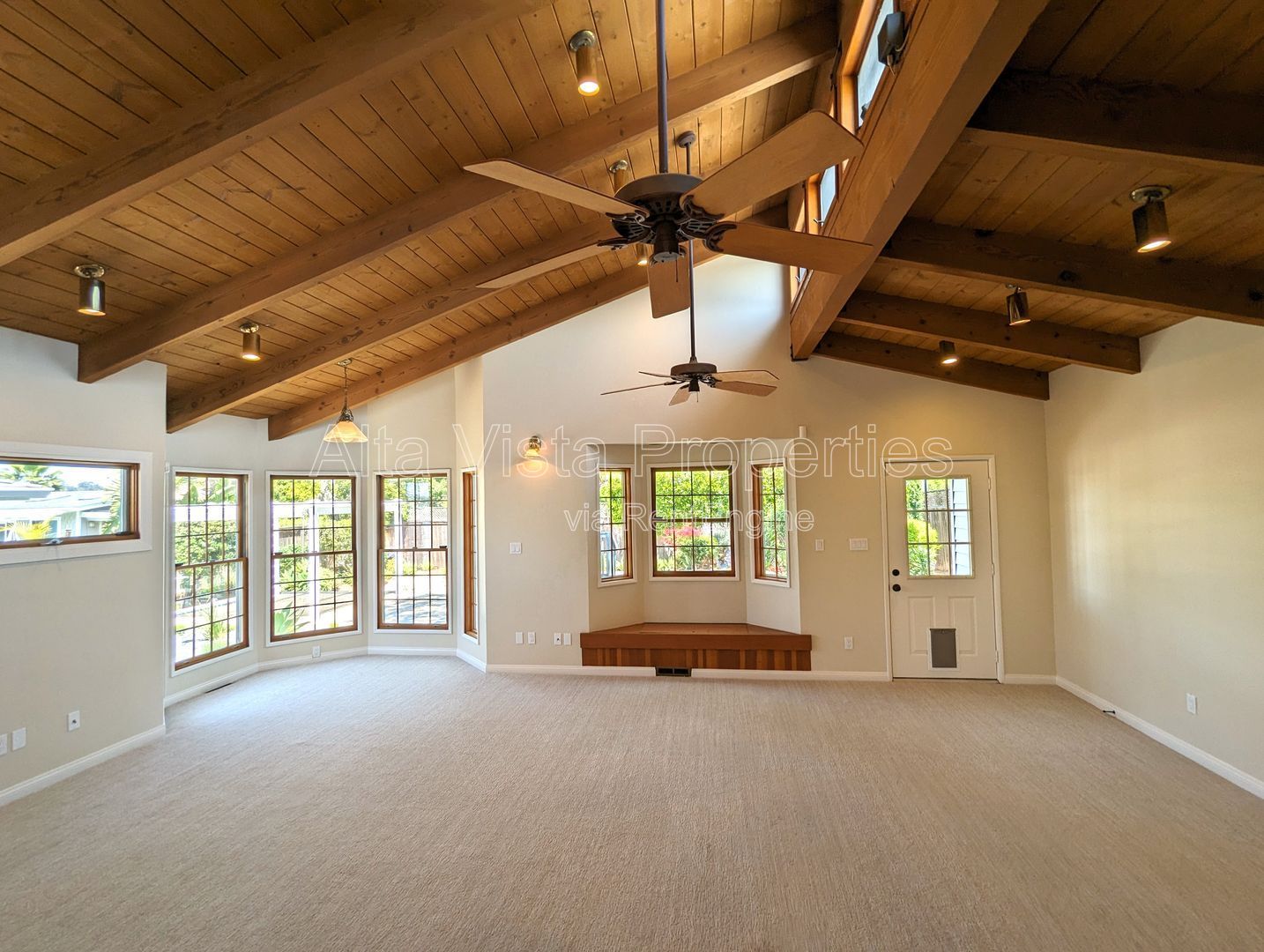 Gallery Image 0