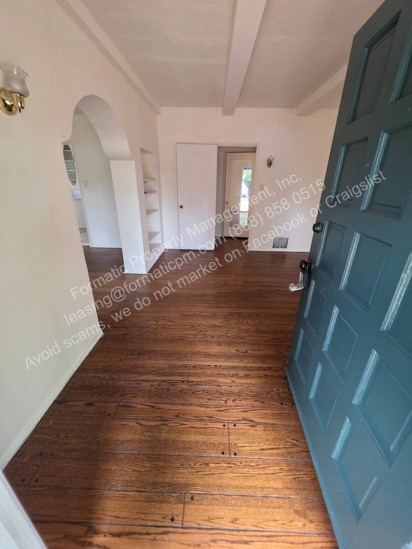 Gallery Image 0