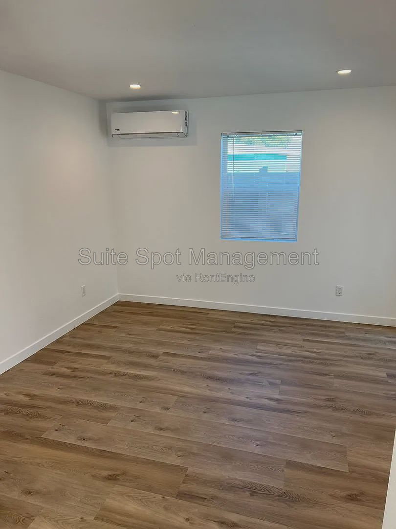 Gallery Image 0