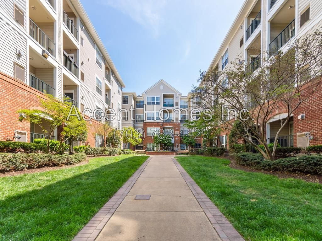 4862 Eisenhower Ave #359