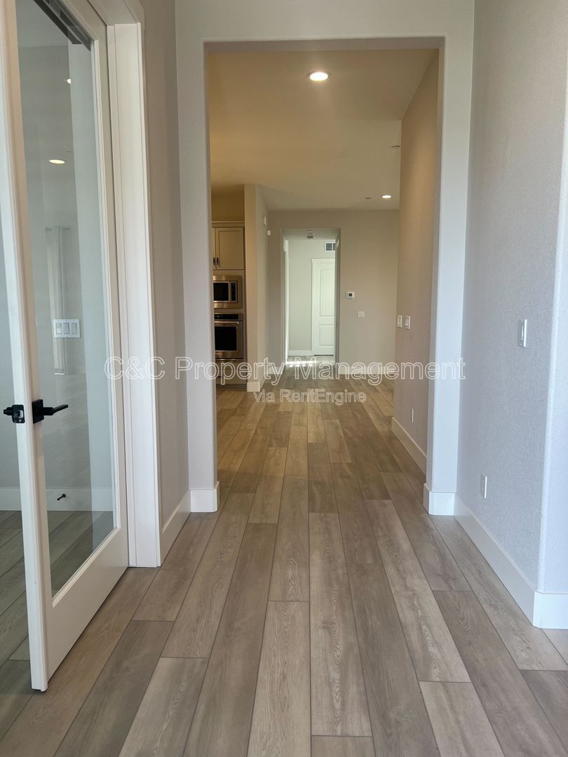 Gallery Image 16