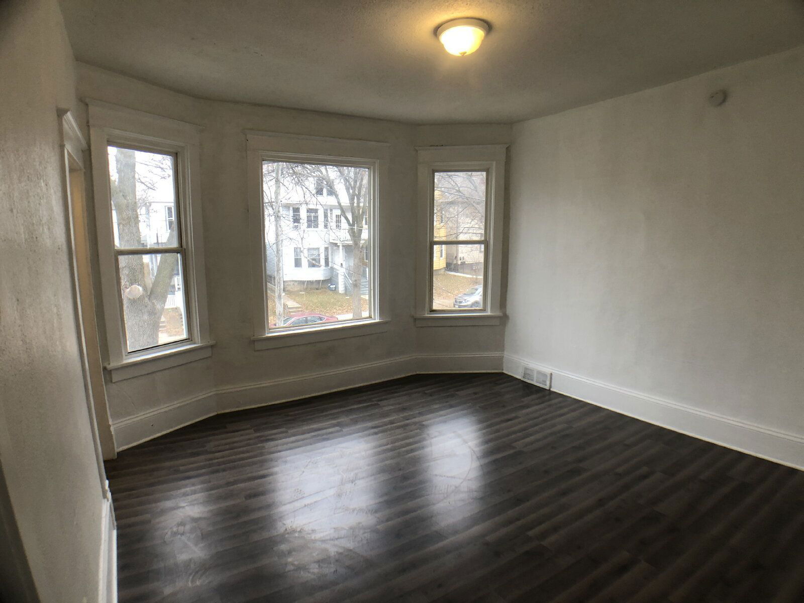 Gallery Image 0