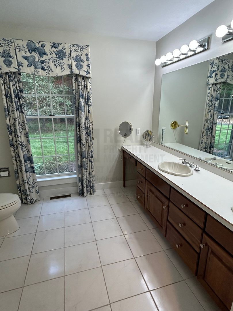 Gallery Image 19