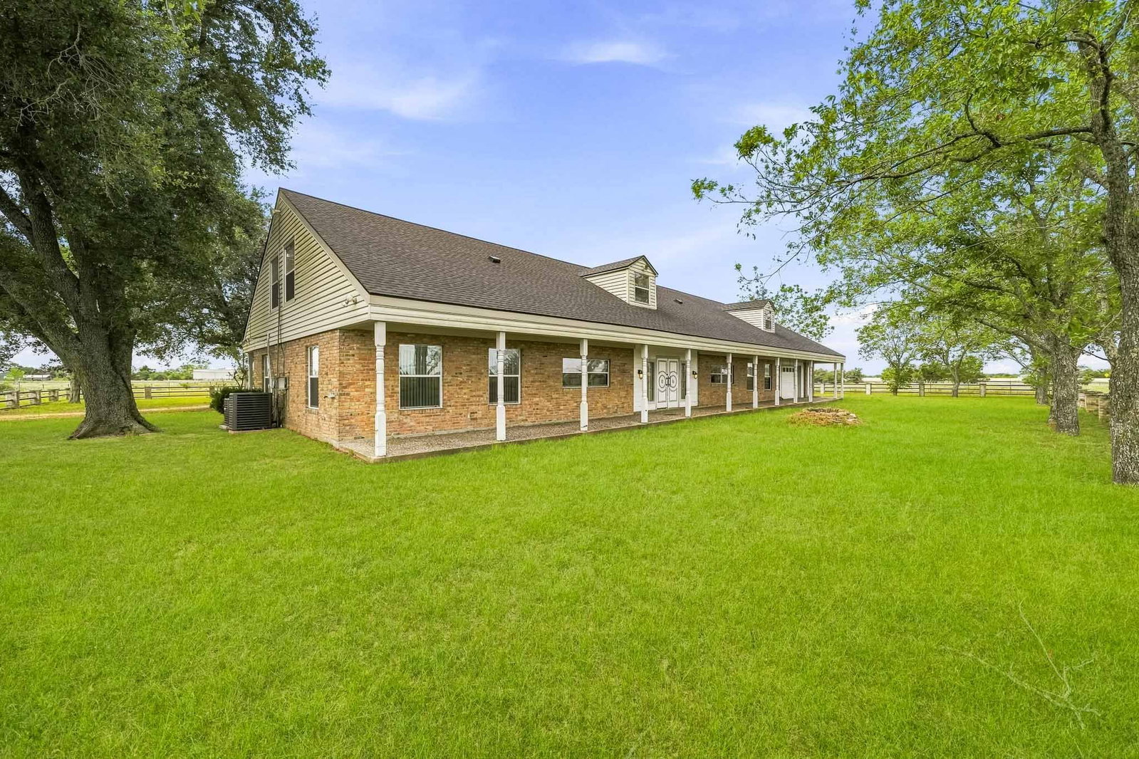 5 Bedroom Rental – 9719 Southwest I-10 Frontage Road, Sealy, TX 77474