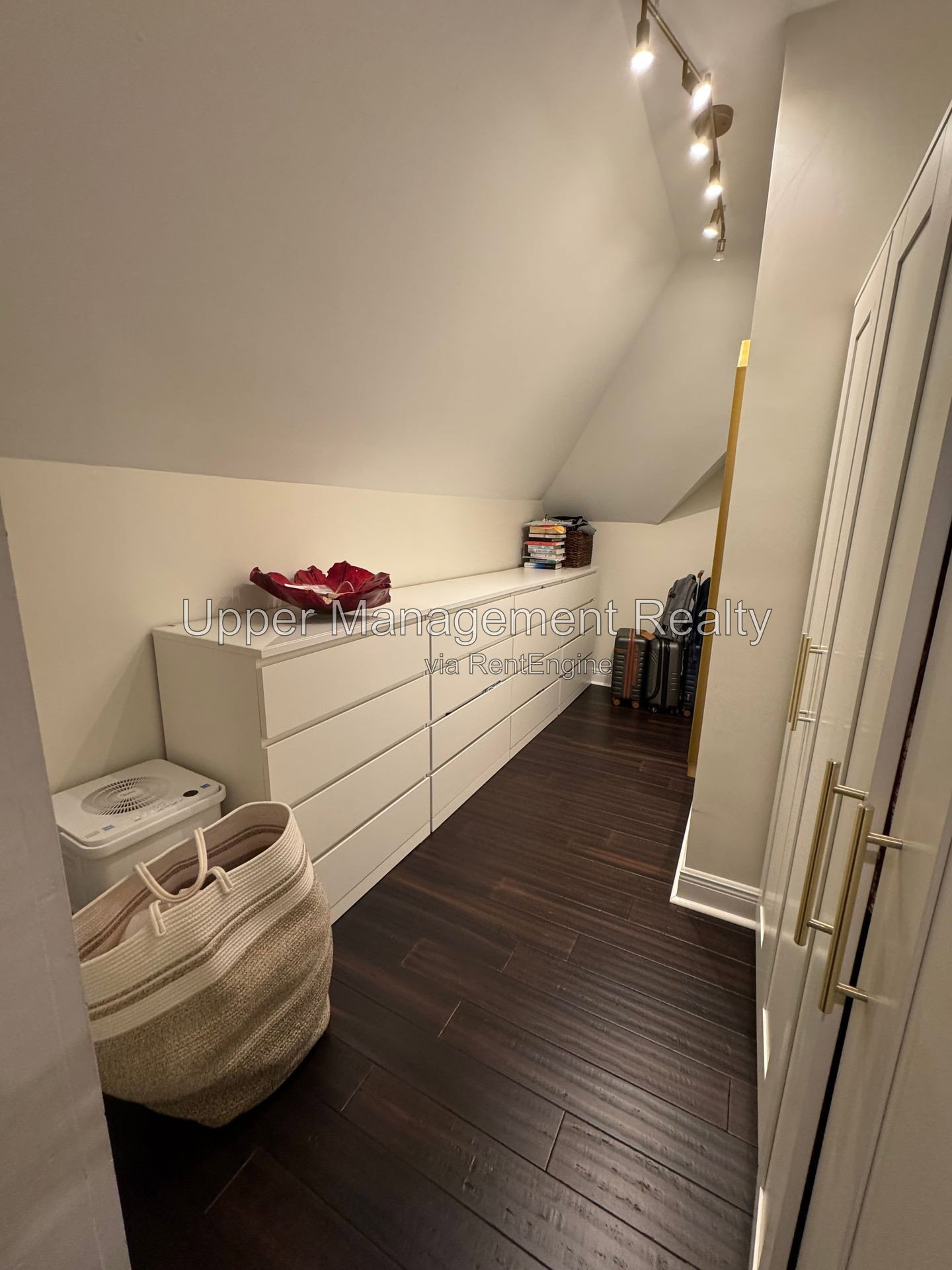 Gallery Image 33