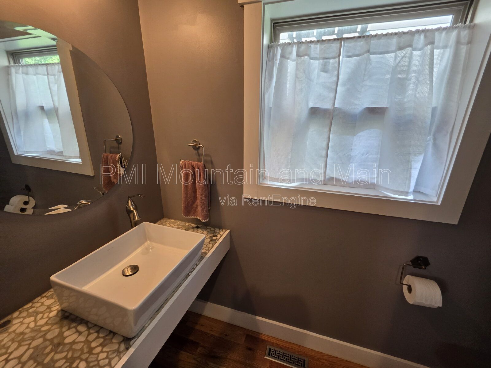 Gallery Image 16