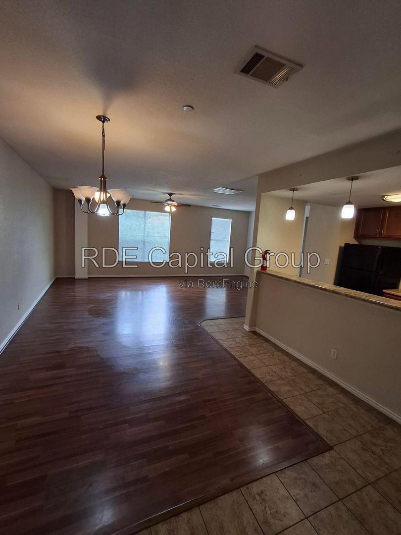 Gallery Image 0