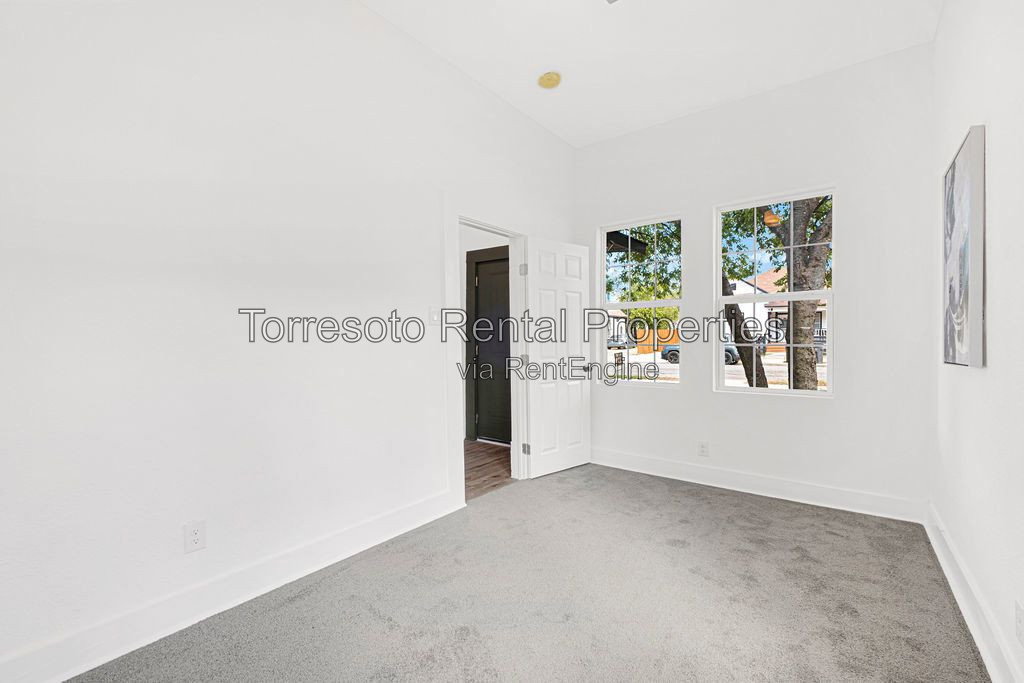 Gallery Image 0
