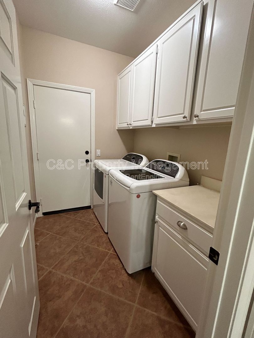 Gallery Image 16