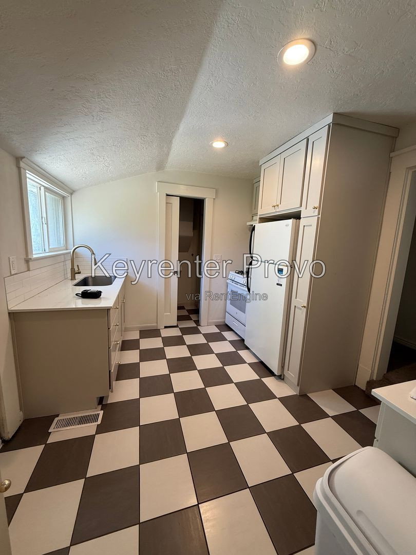 Gallery Image 0