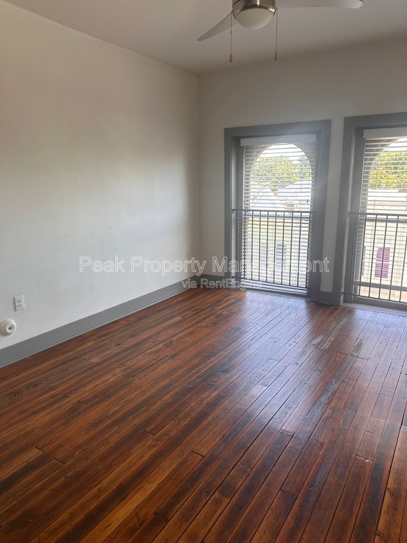 Gallery Image 0